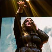 ¡Atrévete a cantar! Profesora de canto popular ofrece clases online